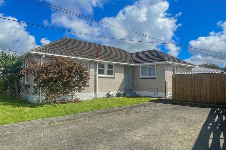 Photo of property in 4 Hollard Grove, Avalon, Lower Hutt, 5011