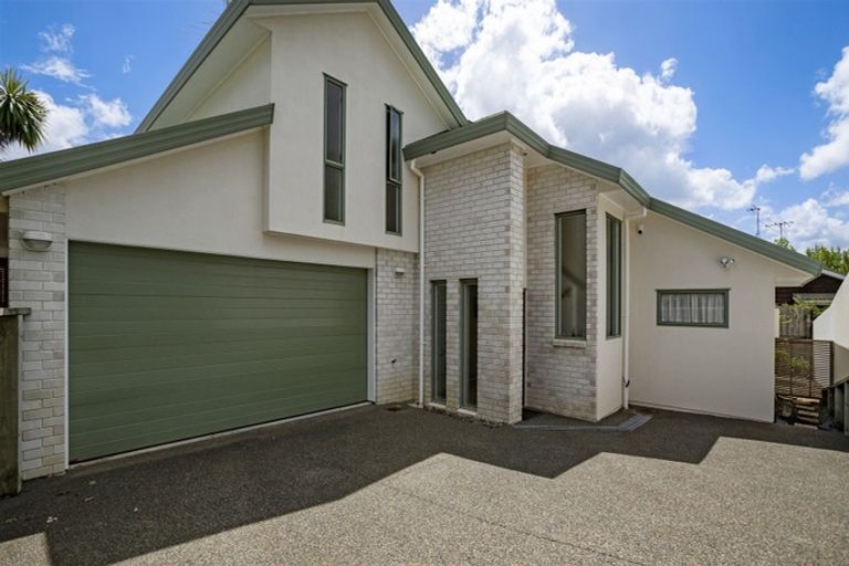 Photo of property in 1/11 Bronzewing Terrace, Unsworth Heights, Auckland, 0632