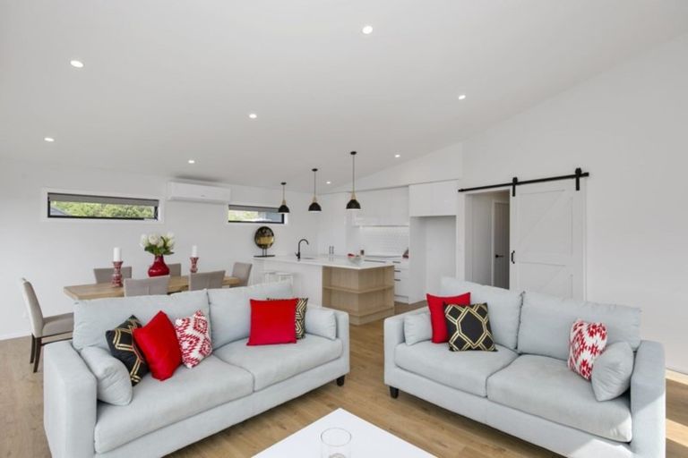 Photo of property in 5 Heaphy Court, Aotea, Porirua, 5024