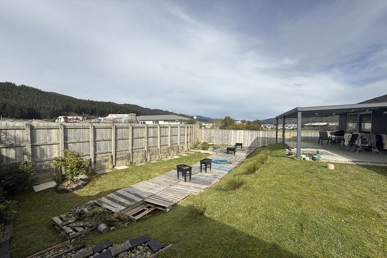 Photo of property in 21 Te Ara O Toroa, Wainuiomata, Lower Hutt, 5014