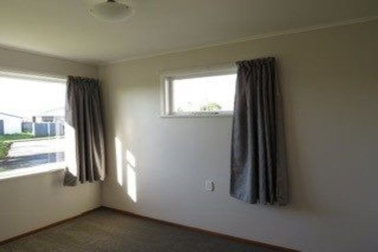 Photo of property in 16 Cornwall Street, Levin, 5510