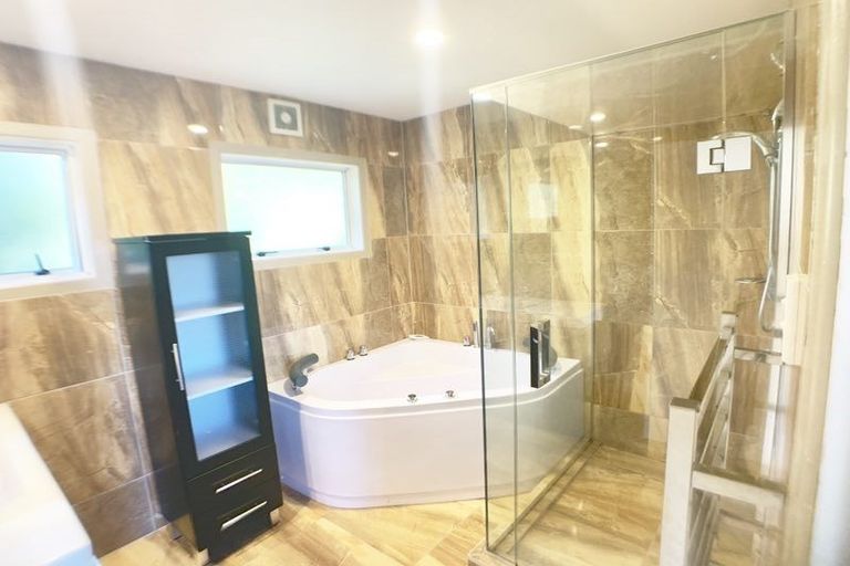 Photo of property in 11 Gladys Avenue, Glenfield, Auckland, 0629