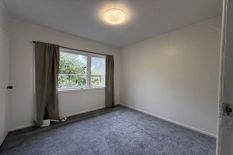 Photo of property in 16 Avonleigh Road, Green Bay, Auckland, 0604