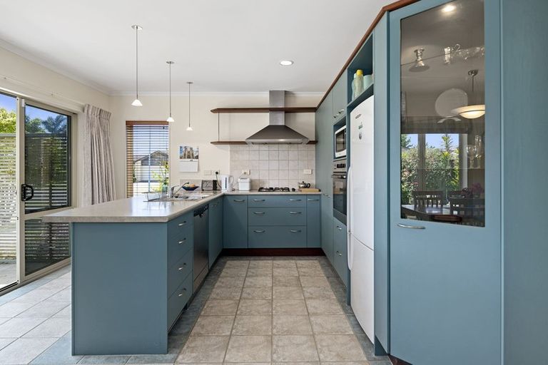 Photo of property in 8 Mcleod Place, Papamoa Beach, Papamoa, 3118