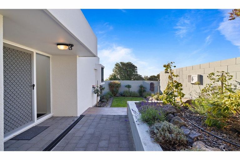 Photo of property in 72 Cannon Hill Crescent, Mount Pleasant, Christchurch, 8081