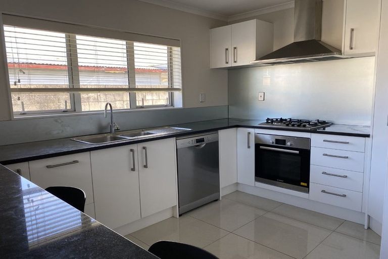 Photo of property in 1a Borrowdace Avenue, Botany Downs, Auckland, 2010