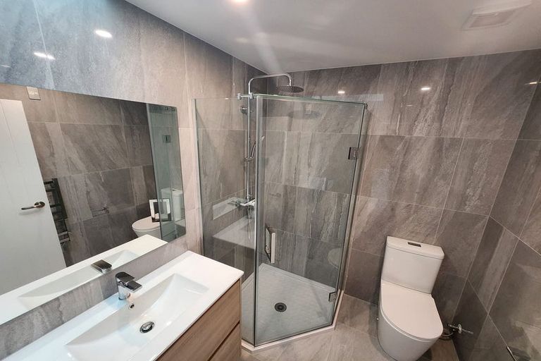 Photo of property in 103 Trias Road, Totara Vale, Auckland, 0629