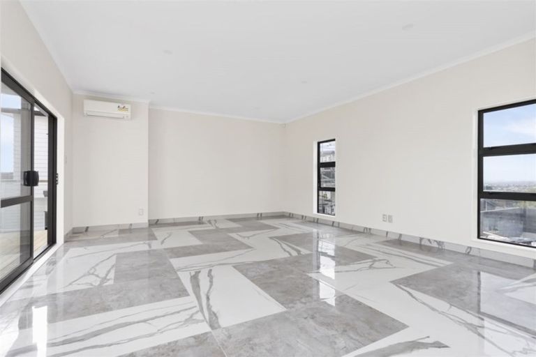 Photo of property in 4225b Great North Road, Glendene, Auckland, 0602