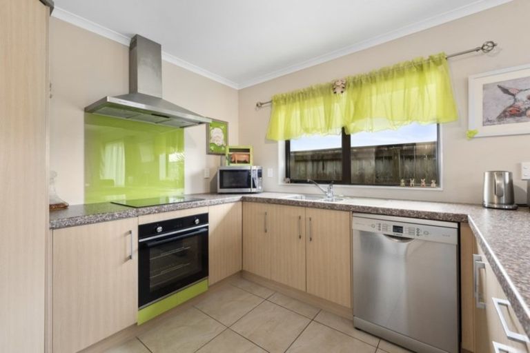 Photo of property in 21 Percy Kinsman Crescent, Riverstone Terraces, Upper Hutt, 5018