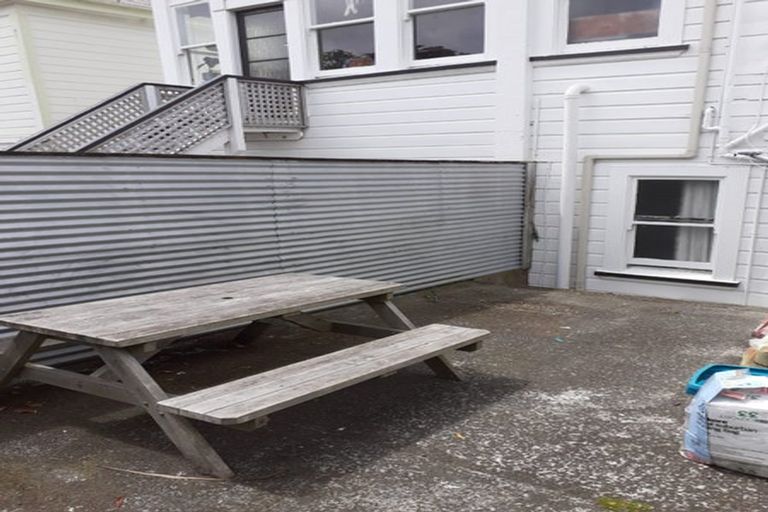 Photo of property in 50 Porritt Avenue, Mount Victoria, Wellington, 6011