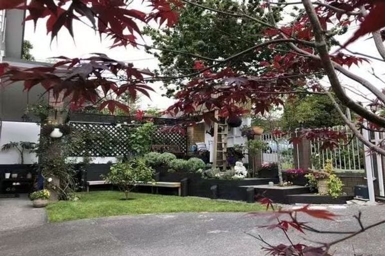 Photo of property in 1b Rae Road, Campbells Bay, Auckland, 0620