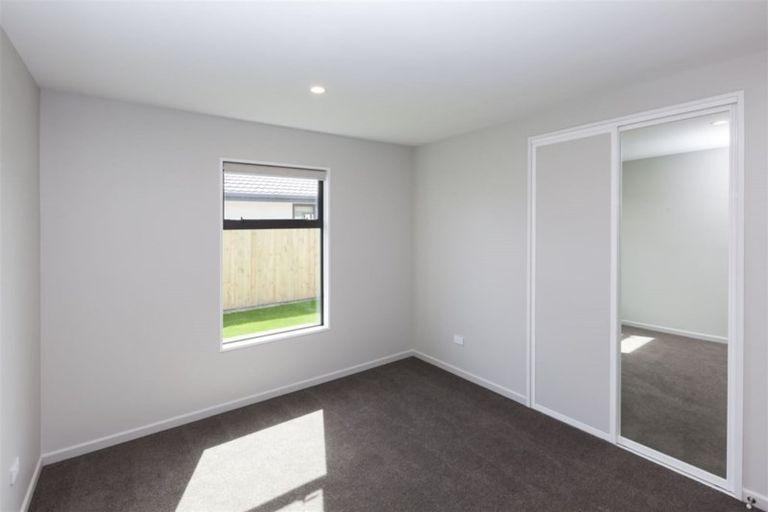 Photo of property in 33 Kingsbridge West, Burwood, Christchurch, 8083