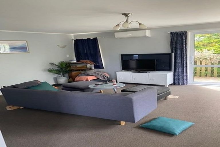 Photo of property in 35a Ranui Terrace, Tawa, Wellington, 5028