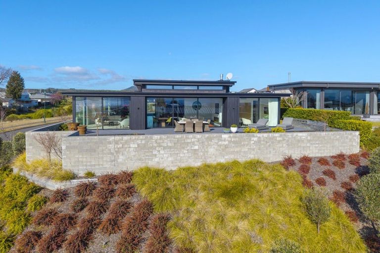Photo of property in 35 Pukenamu Road, Rainbow Point, Taupo, 3330