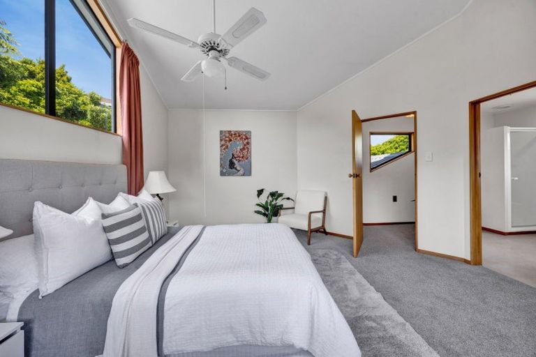 Photo of property in 6 Bushview Place, Upper Vogeltown, New Plymouth, 4310