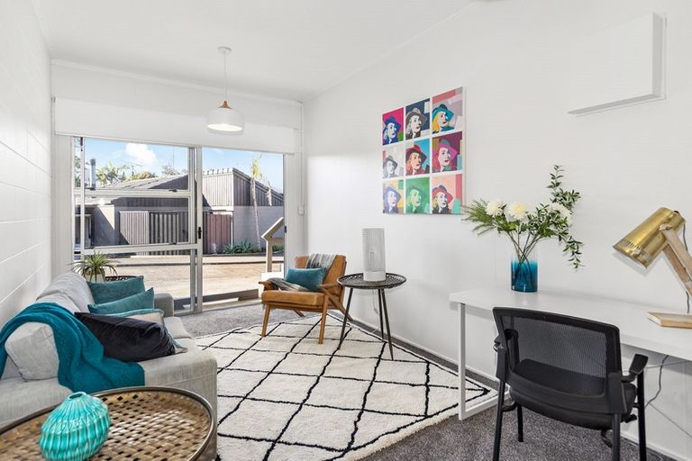 Photo of property in 2/45 Glenmore Road, Sunnyhills, Auckland, 2010