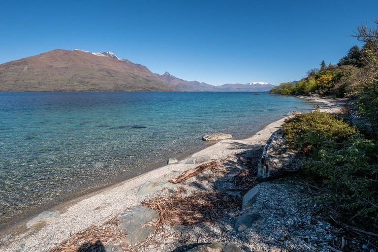 Photo of property in 64 Cedar Drive, Kelvin Heights, Queenstown, 9300