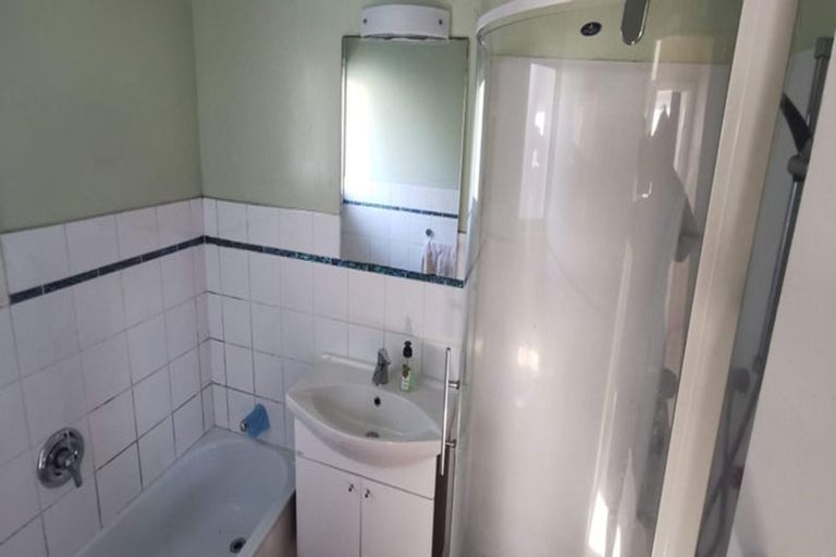 Photo of property in 22 Deane Avenue, Titirangi, Auckland, 0604