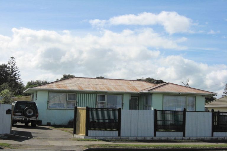 Photo of property in 46 Cornfoot Street, Castlecliff, Whanganui, 4501