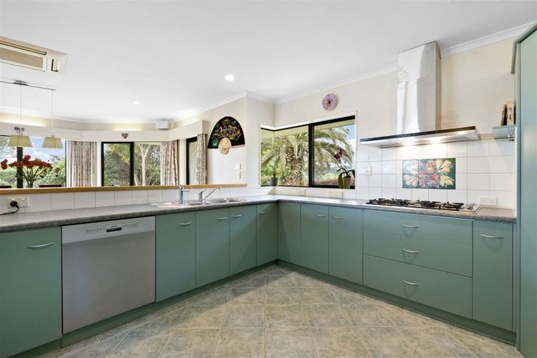 Photo of property in 132 Muriwai Valley Road, Muriwai, Waimauku, 0881