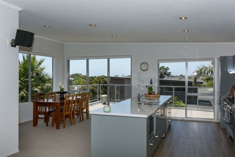 Photo of property in 18 Parkvue Drive, Bell Block, New Plymouth, 4312
