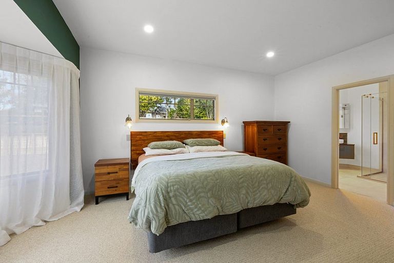 Photo of property in 26 Shelter Grove, Frankleigh Park, New Plymouth, 4310