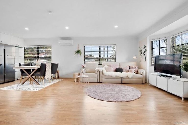 Photo of property in 10 Caribbean Drive, Unsworth Heights, Auckland, 0632