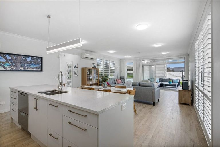 Photo of property in 1 Ocean View Terrace, Orewa, 0931