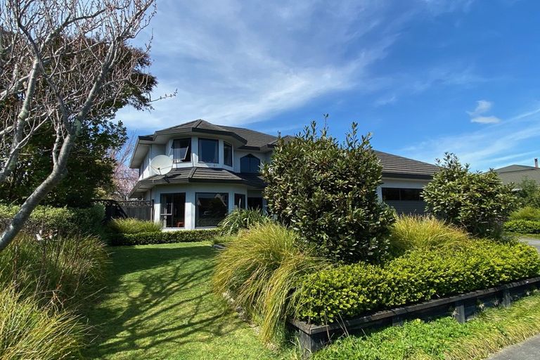 Photo of property in 25 Rosebank Avenue, Kelvin Grove, Palmerston North, 4414