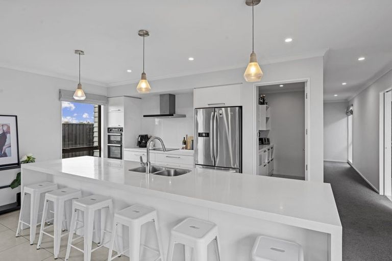 Photo of property in 129 Aviemore Drive, Highland Park, Auckland, 2010