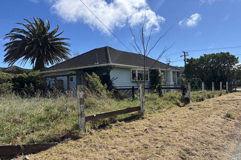 Photo of property in 19 Russell Road, Wainuiomata, Lower Hutt, 5014