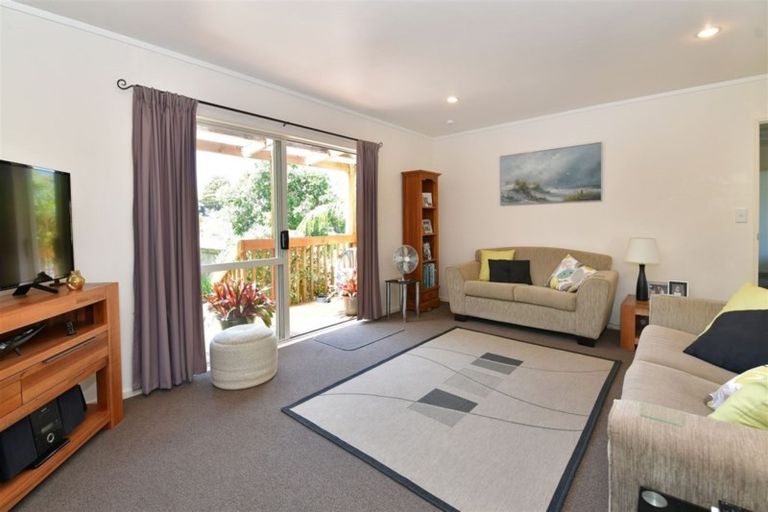 Photo of property in 1/4 Knott Road, Stanmore Bay, Whangaparaoa, 0932
