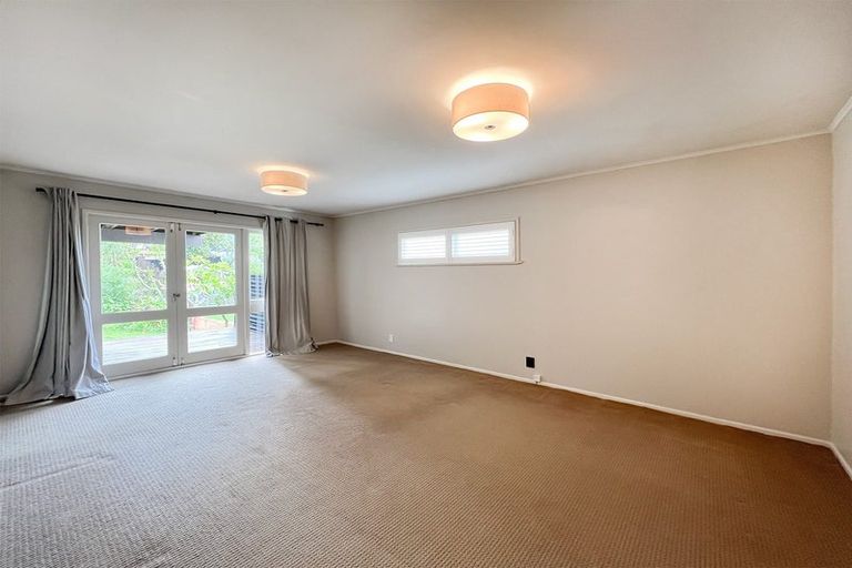 Photo of property in 15 Montana Avenue, Murrays Bay, Auckland, 0630
