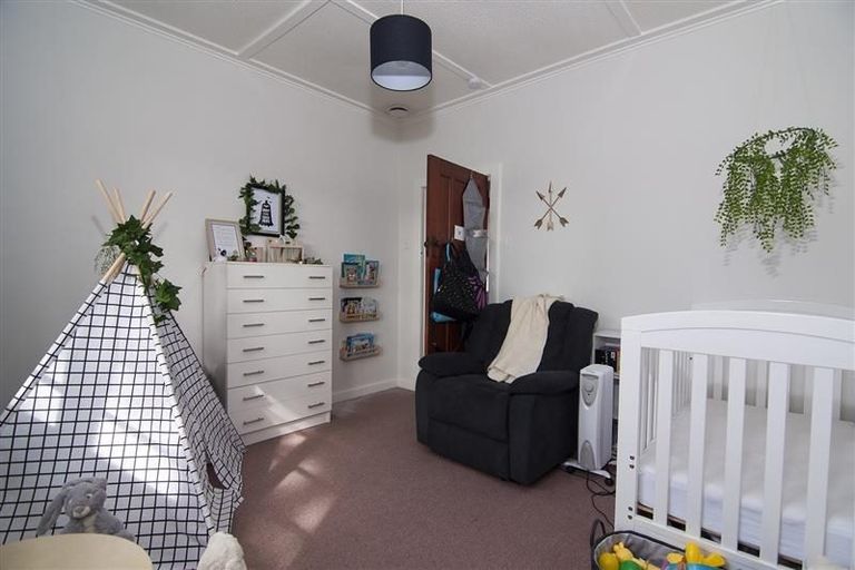 Photo of property in 16 Burrows Place, Frankton, Hamilton, 3204