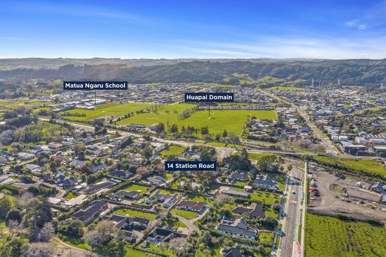 Photo of property in 14 Station Road, Huapai, Kumeu, 0810