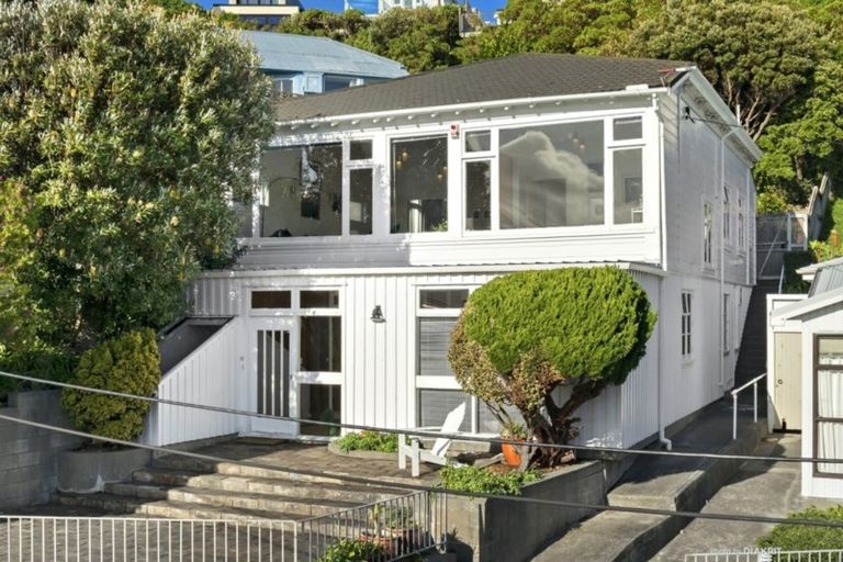 Photo of property in 2 Maida Vale Road, Roseneath, Wellington, 6011