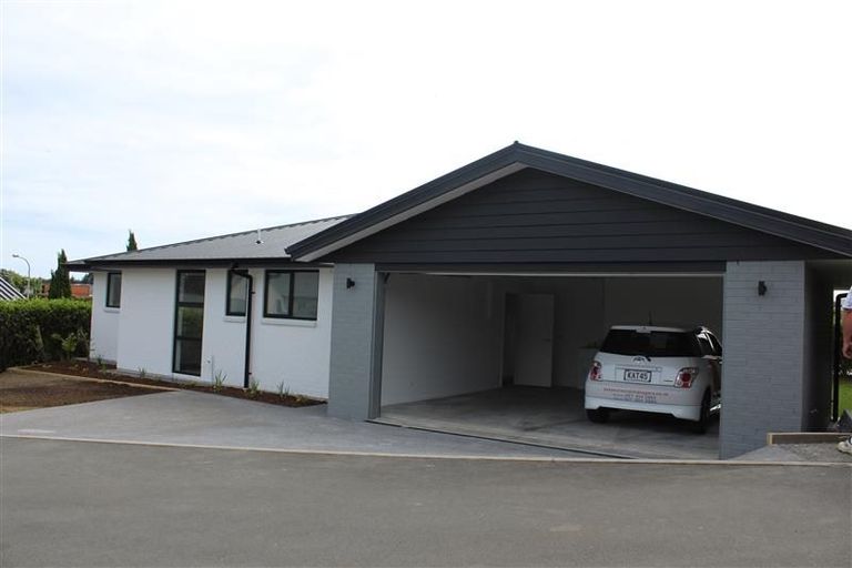 Photo of property in 4 Links Drive, Waiwhakaiho, New Plymouth, 4312