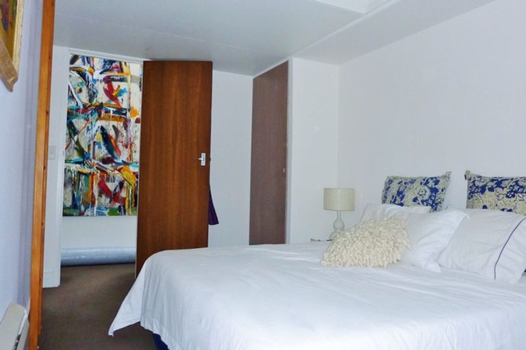 Photo of property in 2 Maramanui Way, Karaka Bays, Wellington, 6022