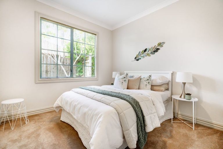 Photo of property in 21 Te Hoe Grove, Pinehill, Auckland, 0632