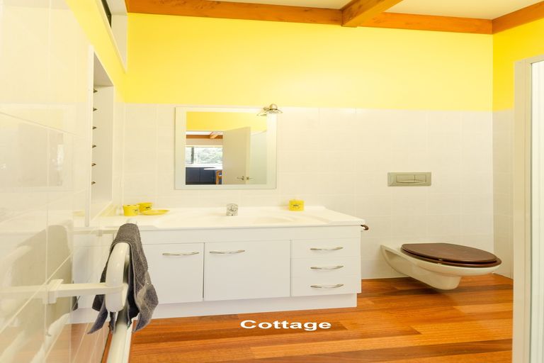 Photo of property in 106 Kemp Road, Massey, Auckland, 0614