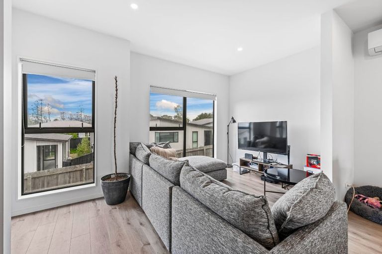 Photo of property in 6/107 Hobsonville Road, West Harbour, Auckland, 0618