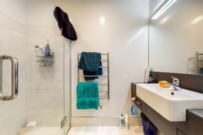 Photo of property in 13 San Sebastian Road, Kelburn, Wellington, 6012