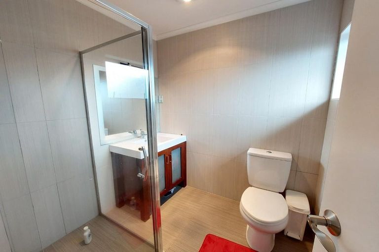 Photo of property in 16h Lincoln Road, Henderson, Auckland, 0610