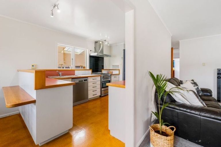 Photo of property in 52 Stottholm Road, Titirangi, Auckland, 0604