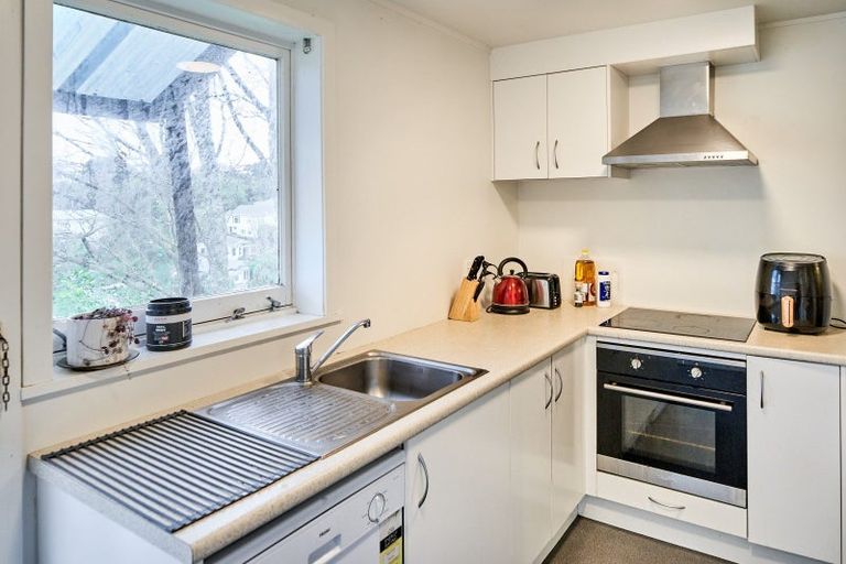 Photo of property in 24 Garden Road, Northland, Wellington, 6012