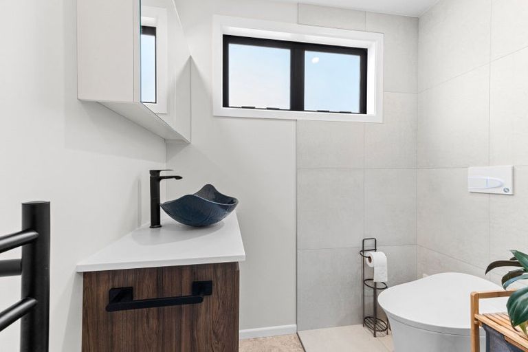 Photo of property in 23a Donnelly Street, Oakura, 4314