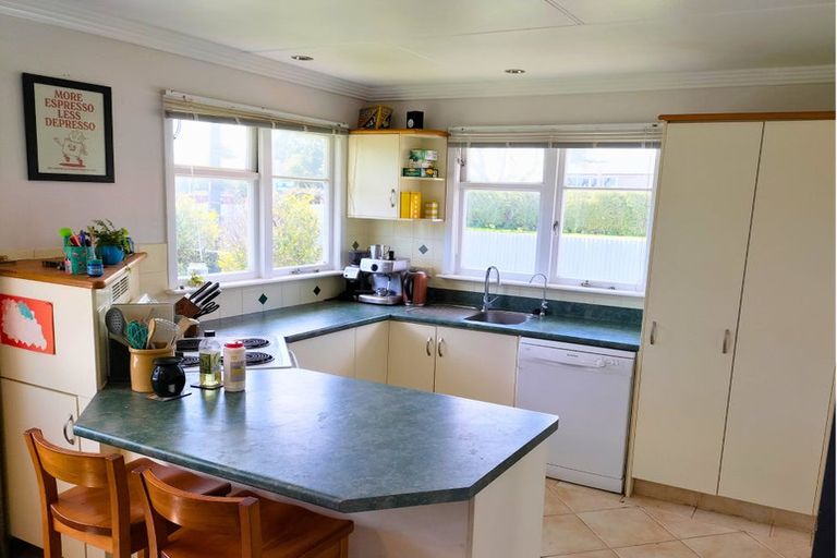 Photo of property in 27 Galt Street, Hawera, 4610
