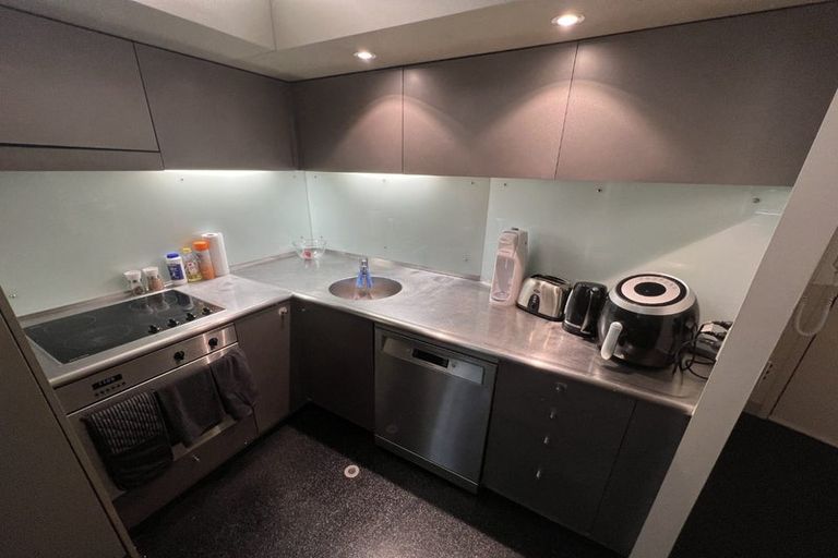 Photo of property in Gerondis Bldg Apartments, 201/60 Willis Street, Wellington Central, Wellington, 6011