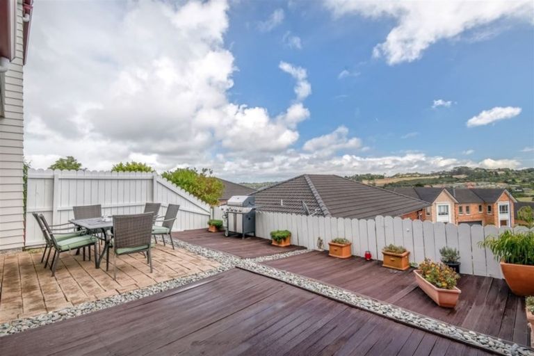 Photo of property in 20/22 Northcross Drive, Oteha, Auckland, 0632