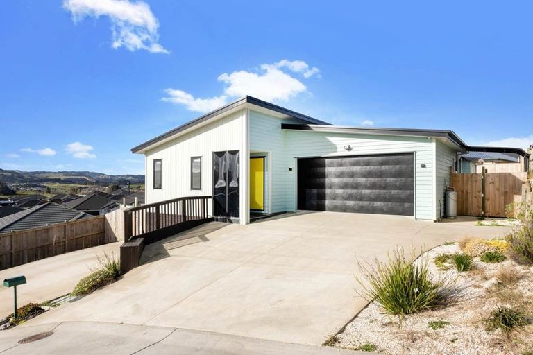 Photo of property in 7 James Elliot Way, Pokeno, 2402